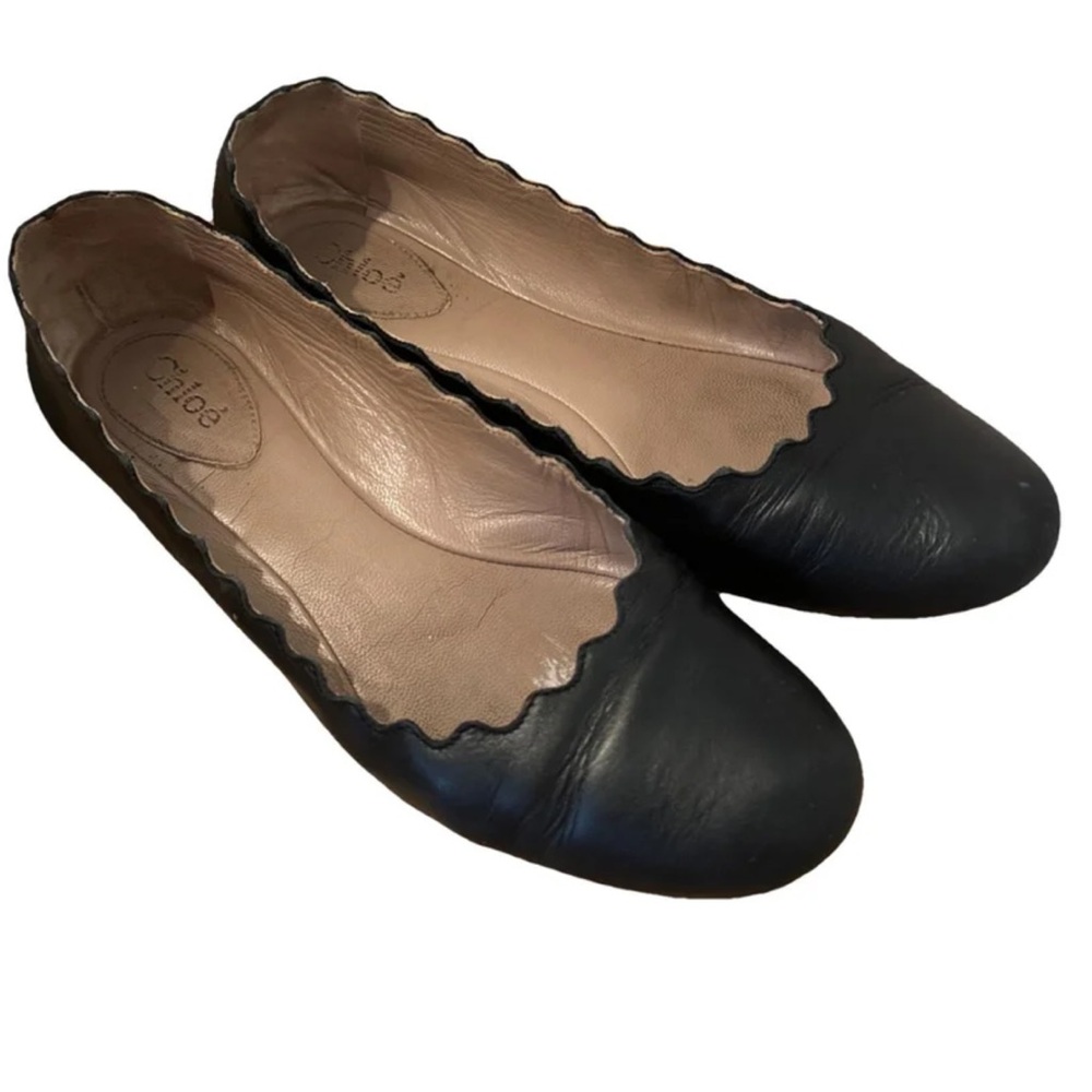 Chloe Scalloped Black Leather Ballet Flat. Size 37.